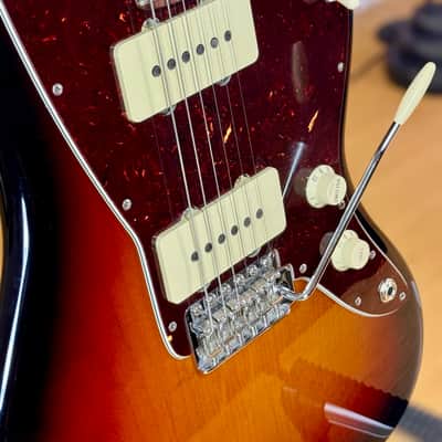 Beautiful 2021 Fender American Performer Jazzmaster, 3-Color Sunburst w/optional Plush Fender Case image 3