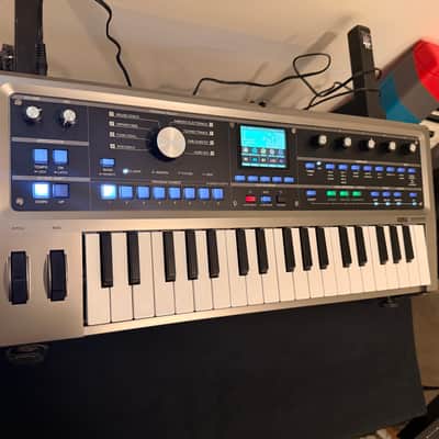 Korg MicroKORG 2 37-Key Synthesizer/Vocoder 2024 - Present - Black