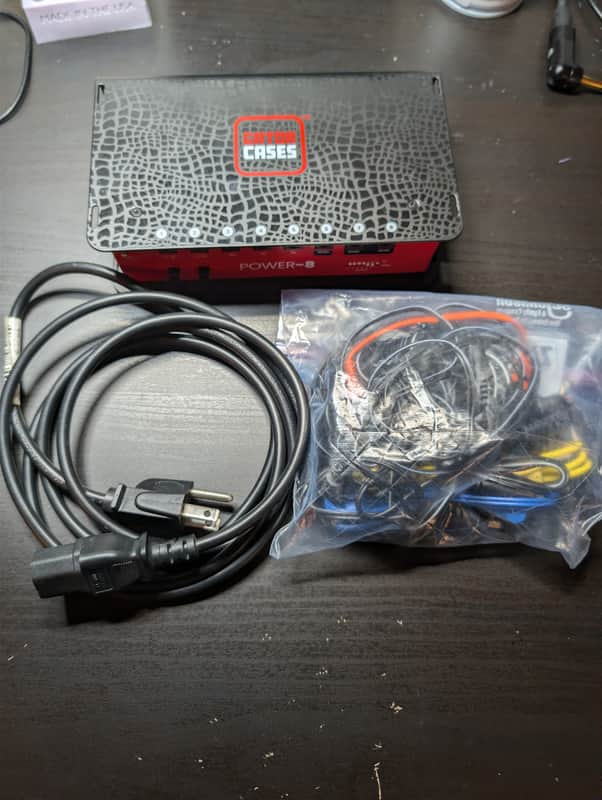 Gator GTR-PWR-8 Power Supply With 8 Isolated Outputs 2010s Black image 1