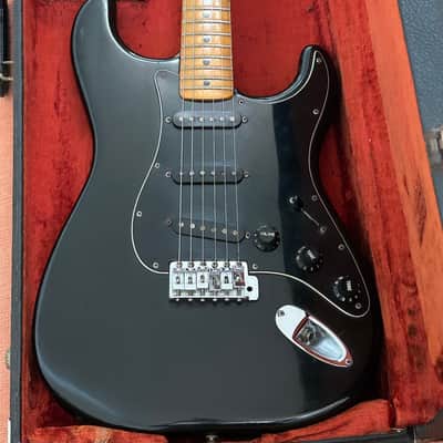 Fender Stratocaster with 3-Bolt Neck, Rosewood Fretboard 1977 - Black image 1