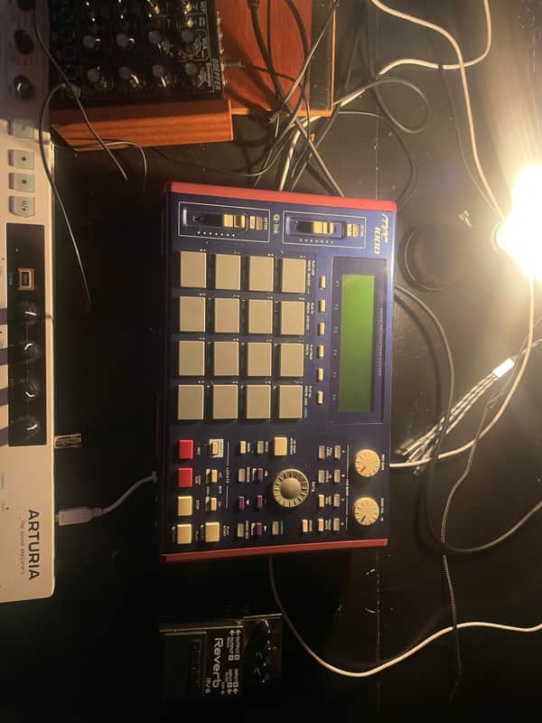 Akai MPC1000 Music Production Center 2004 - 2013 - Blue image 1