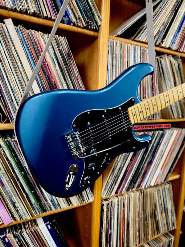 Immagine Squier Stratocaster 2024 - Rare Lake Placid Blue - W/G/B - 1