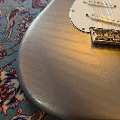 Fender Player Stratocaster with Pau Ferro Fretboard 2018 - 2024 - Silver image 2