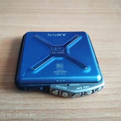 Sony MZ E44 1998 - Sony Walkman Portable mini disc Player MZ- E44 Blue good working image 4