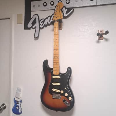 2023 Fender Vintera II '70s Stratocaster Sunburst w/gig bag!