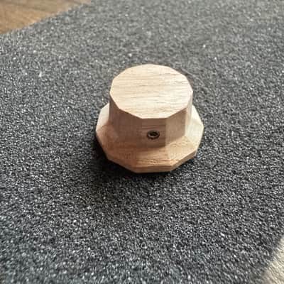 Guilford Ash 1122 Facet Cut Volume/Tone potentiometer knob - 1.5mm set Screw / 6mm shaft image 1