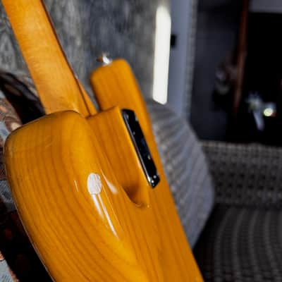 Fender American Professional Stratocaster, Light Ash with Maple Fretboard 2018 - Aged Natural image 8