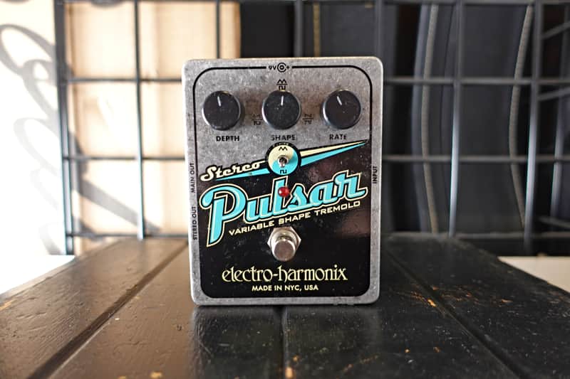 Electro-Harmonix Stereo Pulsar Analog Tremolo 2007 - Present - Blue image 1