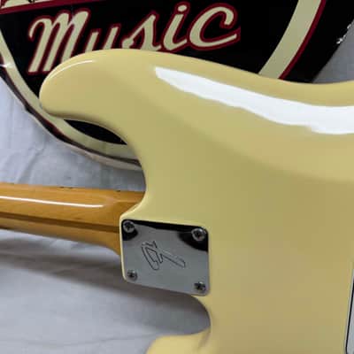 Fender Yngwie Malmsteen Signature Stratocaster Guitar with Case - signed! 1992 - Vintage White / Maple neck image 12