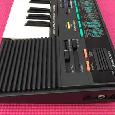 Yamaha VSS-30 Vintage Sampler Synthesizer Keyboard + Case image 7