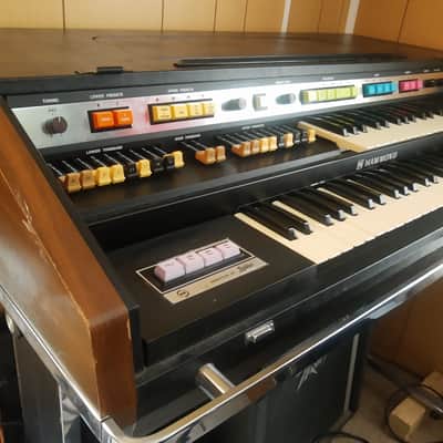 Hammond B200 Organ image 2