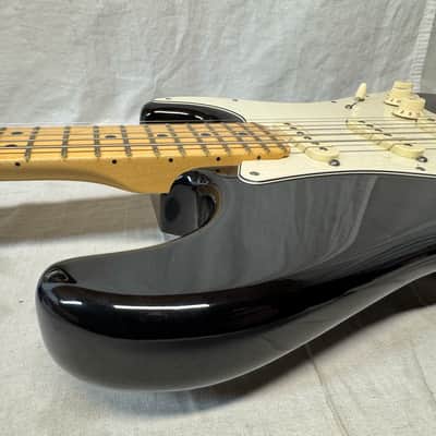 Fender American Standard Stratocaster Guitar with Case 2012 - Black / Maple neck imagen 16