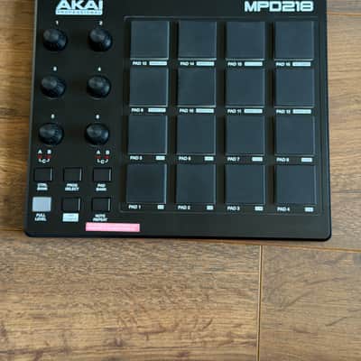 Akai MPD218 2015 - Present - Black image 6
