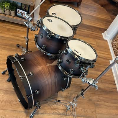NATAL ORIGINALS WALNUT DRUM KIT, VINTAGE BURST image 3