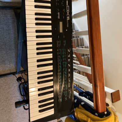Yamaha DX11 vinatge with 1980s Peavey Amp