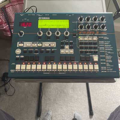 Yamaha RM1x Sequence Remixer 2000s - Blue
