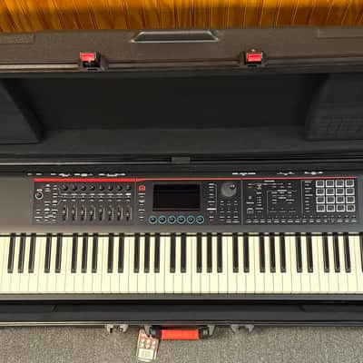 Roland FANTOM-08 Synthesizer Workstation 88 Key Keyboard with Gator Case - Pre Owned