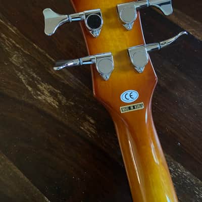 Rogue Violin Beatle Bass 2000 - Sunburst image 8