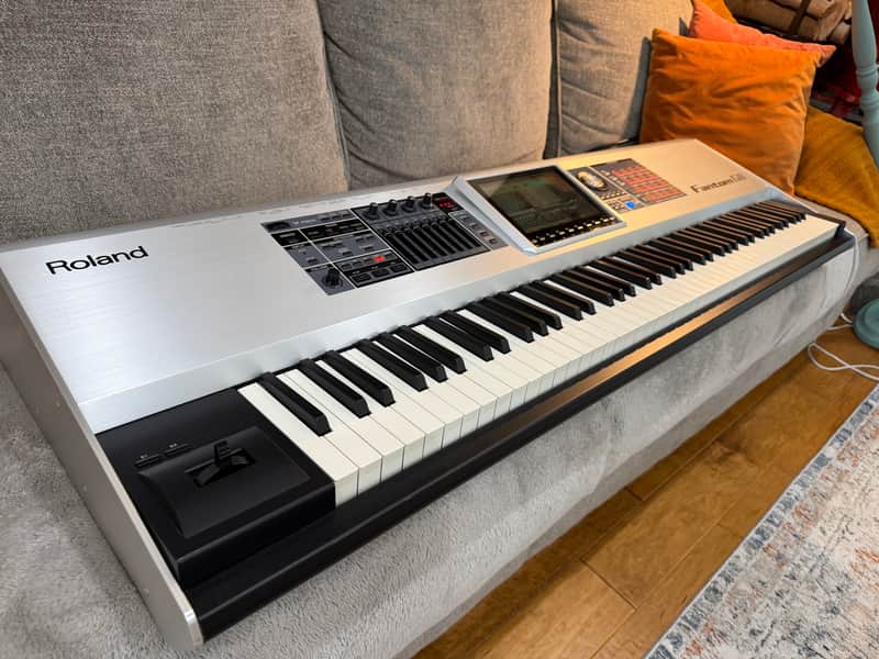 Roland Fantom-G8 88-Key Workstation Keyboard 2008 - 2012 - Silver image 1