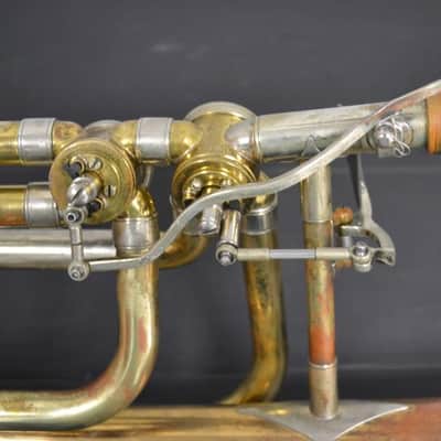 Trombon Bajo Bach Stradivarius 50BLG en buen estado image 5