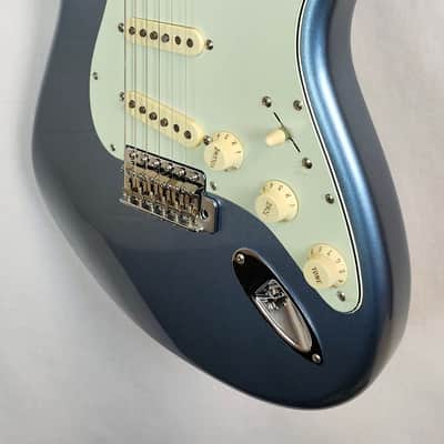 Fender Vintera '60s Stratocaster, Pau Ferro Fingerboard, Ice Blue Metallic, w/Bag image 3