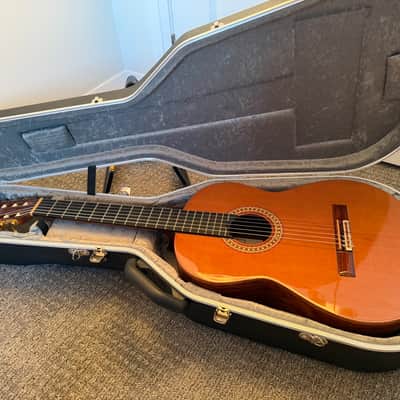 Classical Concert Guitar Manuel Rodríguez e Hijos “D Rio” – Brazilian Rosewood – Canadian Red Cedar Top – Stunning Grain – Hiscox Case image 2