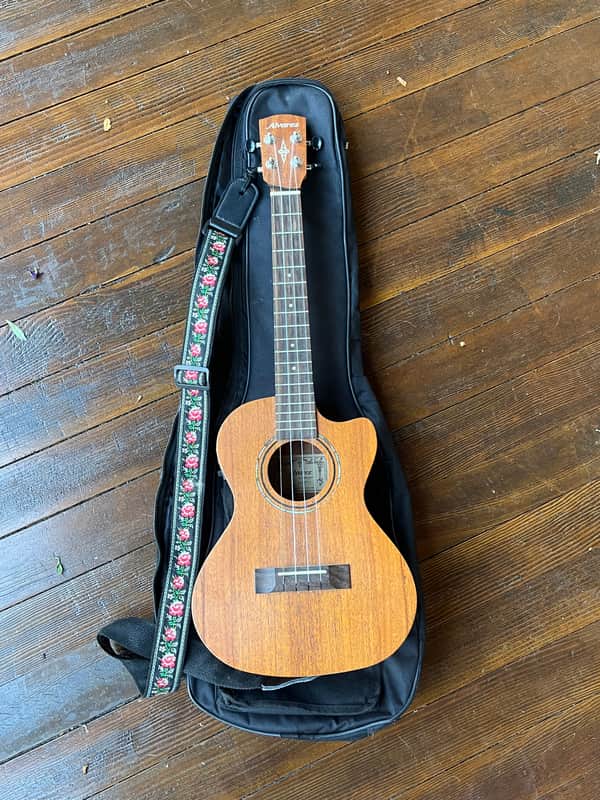 Alvarez RU22TCE Regent Tenor Ukulele with Electronics 2010s - Natural image 1
