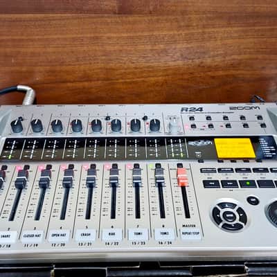 Zoom R24 Mint Condition image 2