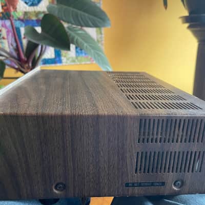 Marantz Model 1060 30-Watt Stereo Solid-State Integrated Amplifier 1971 - 1976 - Silver with Wood-grain covered Metal Case image 4