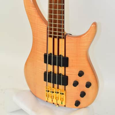 Peavey Cirrus 4 4-String Bass, Natural w/ Case image 4