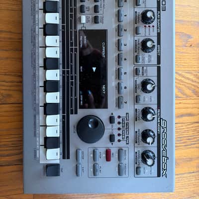 Roland MC-303 Groovebox 1990 - 1998 - Silver