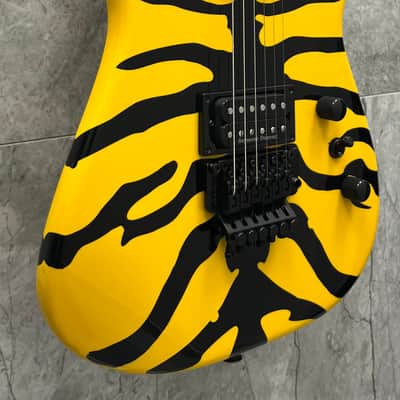 Jackson Pro Origins 1985 Limited Edition San Dimas SD1 HH FR, Ebony Fingerboard, Yellow Bengal 2910059500 image 3