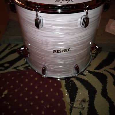 Pearl President Series Phenolic 4-piece Limited Edition in Pearl White Oyster Snare (Depth x Diameter): 5.5" x 14" Mounted Toms (Depth x Diameter): 9" x 13" Floor Toms (Depth x Diameter): 16" x 16" Bass Drums (Depth x Diameter): 14" x 22" image 5