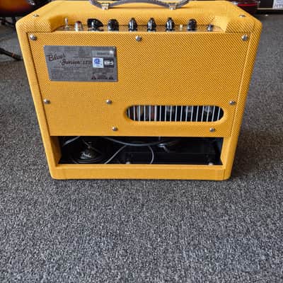 Fender Blues Junior LTD - Lacquered Tweed with Foot Switch and Amp Cover image 3
