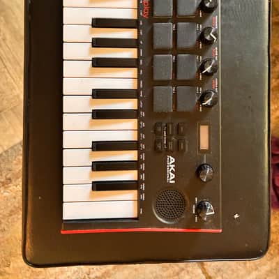 Akai MPK Mini Play MKIII Portable 25-Key MIDI Controller 2022 - Present - Black
