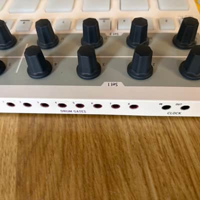 Arturia BeatStep Pro MIDI Controller 2017 - Present - White image 7