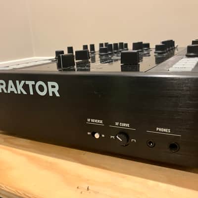 Native Instruments Traktor Kontrol Z2 2010s - Black image 4