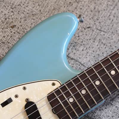 1966 Fender Mustang Electric Guitar Daphne Blue + OHSC image 3