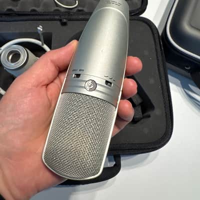 Like-new — 2 of 2 — Shure KSM44A (with shockmount and original case) Large Diaphragm Multipattern Condenser Microphone - Nickel image 4