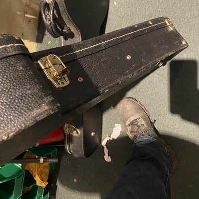 Gypsy Jazz Guitar Case - Damage on the corner!  Black exterior/Green interior image 7
