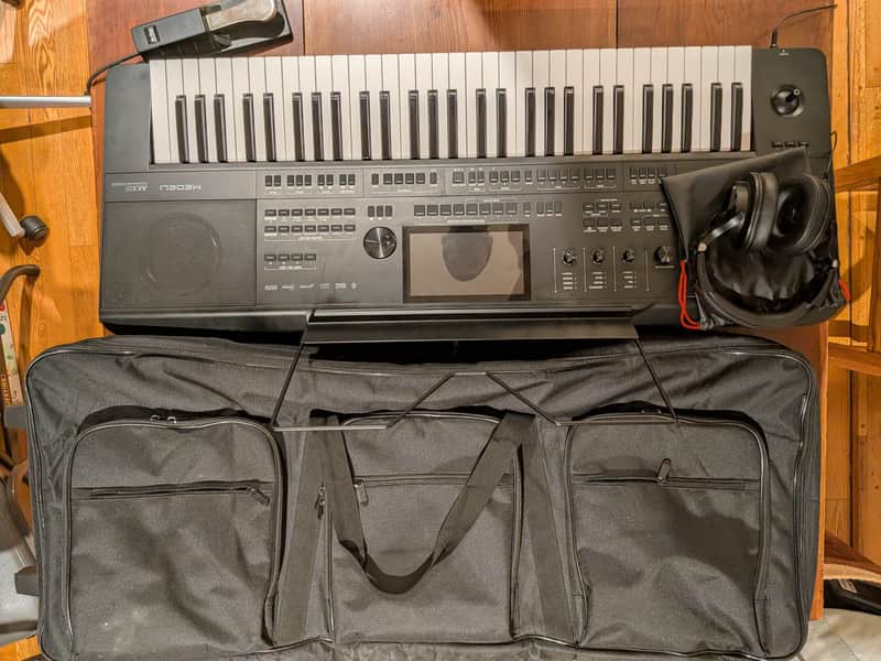 Medeli AKX10 61-Key Digital Arranger Workstation BUNDLE image 1
