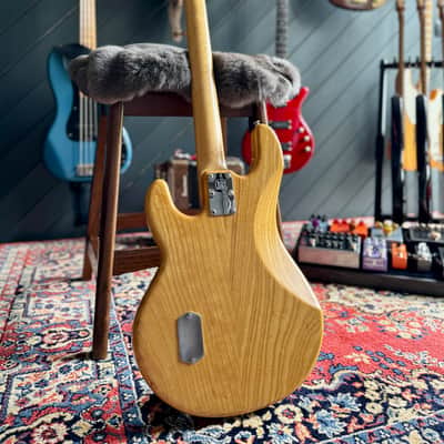 Ernie Ball Music Man StingRay 1991 – Birdseye Neck – w/ Case image 2