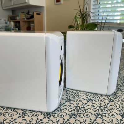 KRK RP-5 Rokit G3 2-Way 5" Active Studio Monitors - Pair - White image 3
