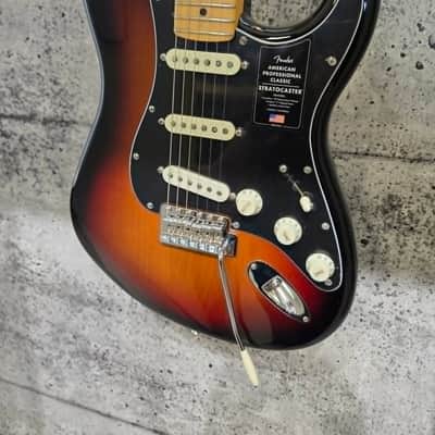 Fender American Professional Classic Stratocaster 2025 - Present - 3-Color Sunburst image 2