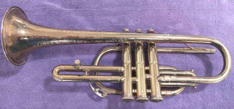 Frank Holton Collegiate cornet with rare Holton 70A mouthpiece image 1