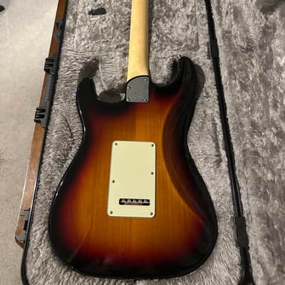 Fender American Elite Stratocaster with Maple Fretboard 2016 - 2019 - Tobacco Sunburst image 2