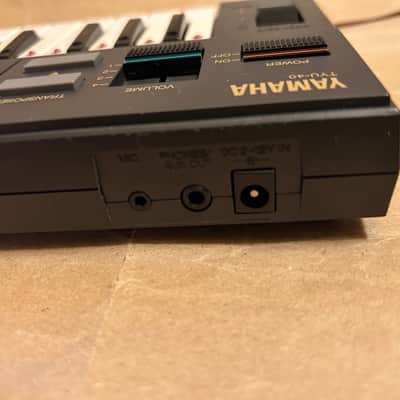 Yamaha TYU-40 80s RARE 25-key Mini Synthesizer MINT Condition in box with Microphone and 3 song cards image 7