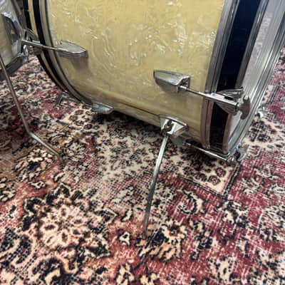 Ludwig No. 980 Super Classic Outfit 9x13 / 16x16 / 14x22" Drum Set (3-Ply) with Pointed Blue/Olive Badges 1969 - 1976 - White Marine Pearl image 15
