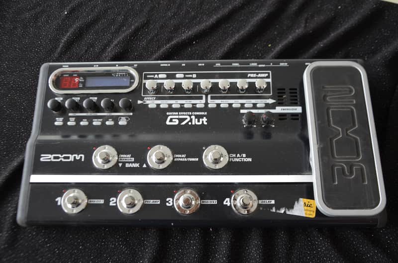 Zoom G7.1ut * multi effect floorboard * Tube driven effects (12AX7 tube) * image 1