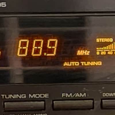Yamaha Yamaha RX-395 is a classic 1996 stereo receiver 1996 - Black image 2
